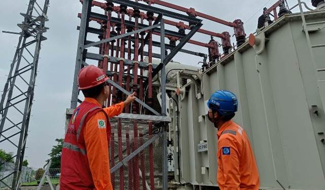 Jelang Natal dan Tahun Baru, PLN UIT JBM Pastikan Keandalan Listrik di Surabaya dengan Pemeliharaan Cepat