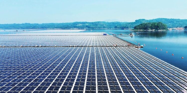 PLN Nusantara Power Dapatkan Pendanaan untuk PLTS Terapung Tembesi, Perkuat Kolaborasi Nasional dalam Transisi Energi Bersih