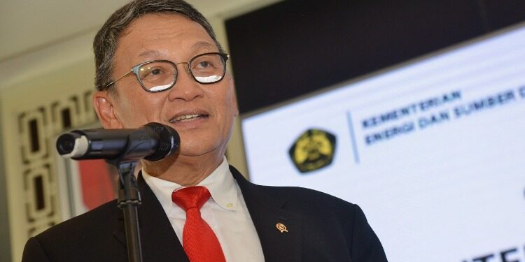 Mantan Menteri ESDM Hadiri Panggilan KPPU Terkait Penyelidikan Dugaan Persekongkolan Tender Proyek Cisem 2