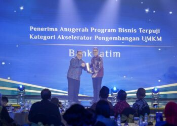 Peduli UMKM Bank Jatim raih penghargaan Akselerator Pengembangan UMKM