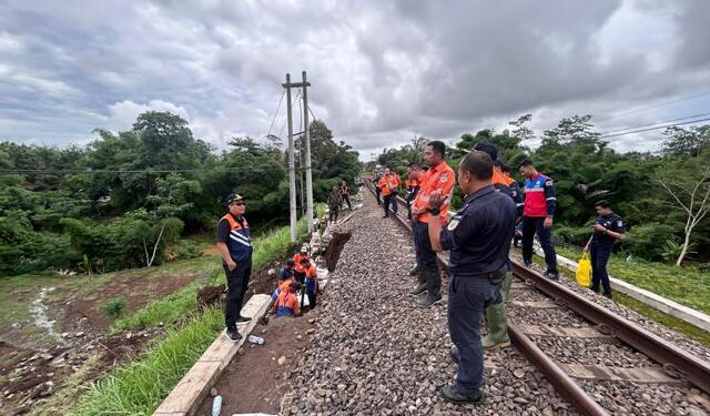 Normalisasi Jalur KA Terdampak Longsor di Blitar, PT KAI Daop 8 Surabaya Maksimalkan Upaya Pemulihan