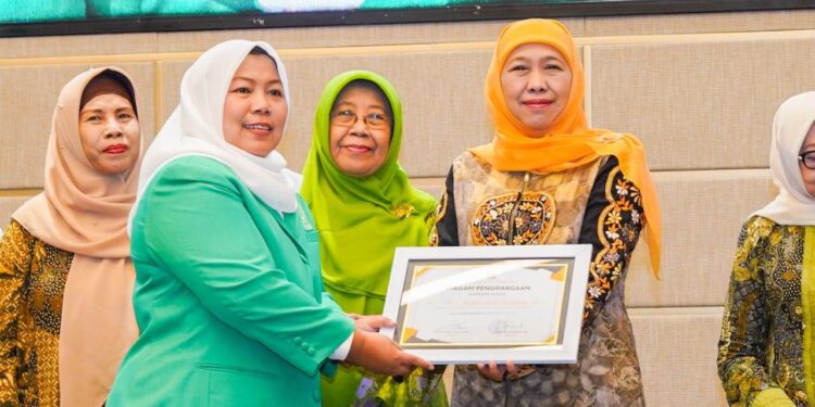 Berperan besar membangun bangsa, Khofifah dinobatkan Fatayat NU Jatim tokoh inspiratif