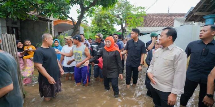 Salurkan bantuan untuk warga terdampak banjir Pasuruan, Khofifah juga siapkan solusi jangka pendek dan panjang atasi banjir