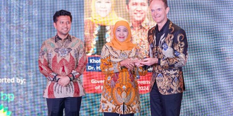 Khofifah-Emil terima penghargaan ‘Platinum Award’ dari Duta Besar Inggris