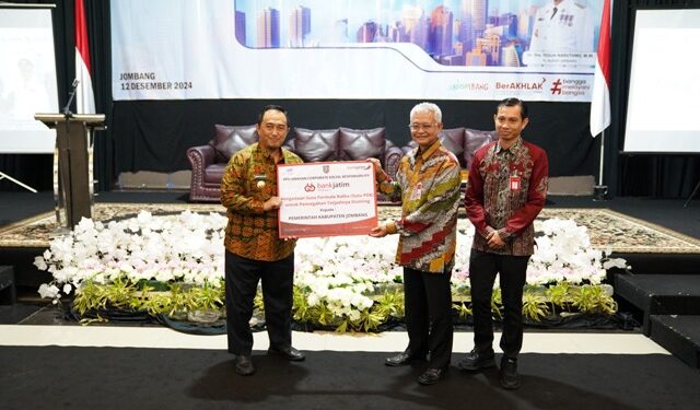 Cegah stunting Bank Jatim serahkan CSR pengadaan susu formula ke Pemkab Jombang