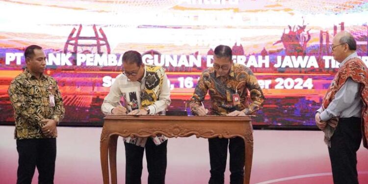 Sah ber -KUB, Bank Jatim dan Bank NTT teken SHS