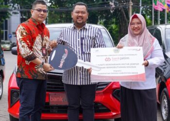 Jelang akhir tahun 2024, Bank Jatim serahkan dua CSR sekaligus kepada Pemkab Gresik dan Pemkot Probolinggo