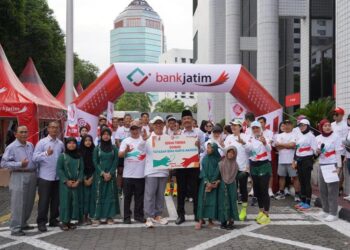 Jatim Run To Care kembali digelar, Bank Jatim serahkan donasi Ke Yayasan Bina Karya Mandiri