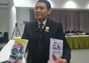 Disertasi Viral Marketing dan Gimmick Marketing Terhadap Transformation Of Customer Behavior Melalui Influencer Marketing, antar Yoesoep Edhie Rachmad raih gelar Doktor di STIESIA