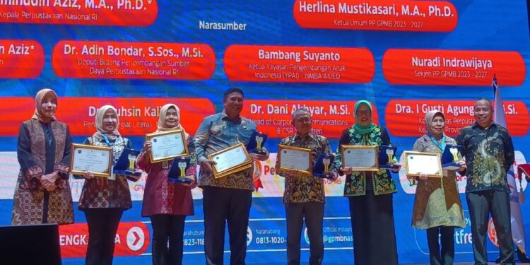 Kabar gembira, Disperpusip Jatim Terima Penghargaan Sandya Pradipta