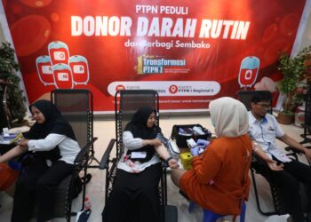 PTPN I Regional 5 Rayakan 1 Tahun Transformasi dengan Donor Darah dan Pembagian Sembako