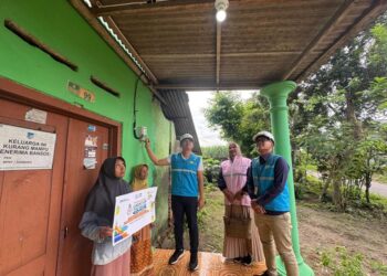 PLN Sambung Listrik Gratis untuk Masyarakat Pra-Sejahtera di Jawa Timur Sambut Tahun Baru 2025
