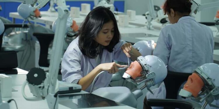 UK Petra Buka Fakultas Kedokteran Gigi: Cetak Dokter Inovatif untuk Indonesia Timur