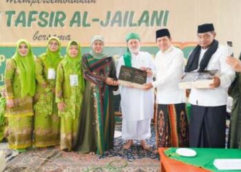 Khofifah ajak Muslimat NU Jawa Barat ngaji Tafsir Al-Jailani langsung bersama Syekh Fadhil Cicit Syekh Abdul Qadir Jailani