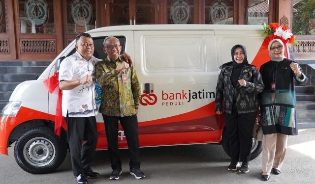 Maksimalkan pendapatan pajak daerah hingga pariwisata, Bank Jatim berikan CSR ke Pemkab Ponorogo dan Sumenep