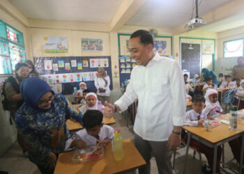 Wali Kota Surabaya akan libatkan UMKM kantin sekolah untuk penyediaan MBG