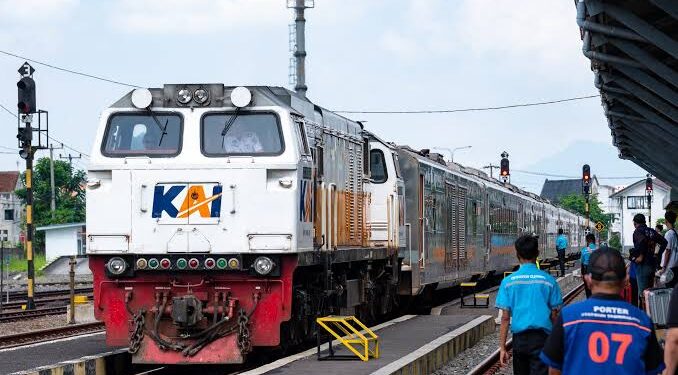 Perubahan Pola Operasi KA dari Surabaya Pasarturi Akibat Banjir di Jalur Daop 4 Semarang