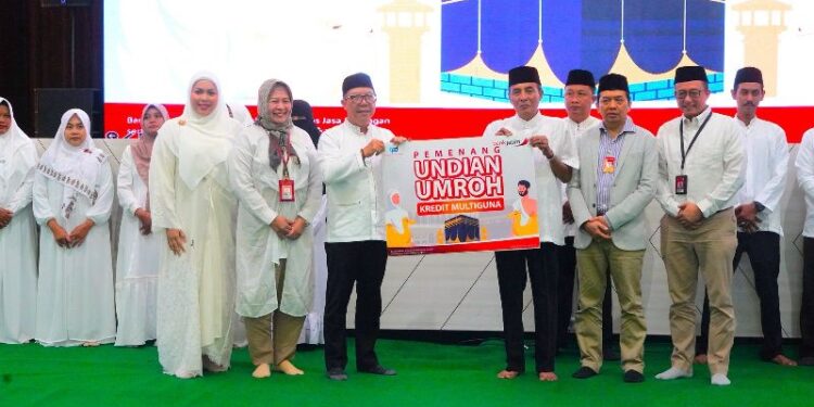 Bank Jatim Lepas Jamaah Umrah pemenang undian kredit multiguna