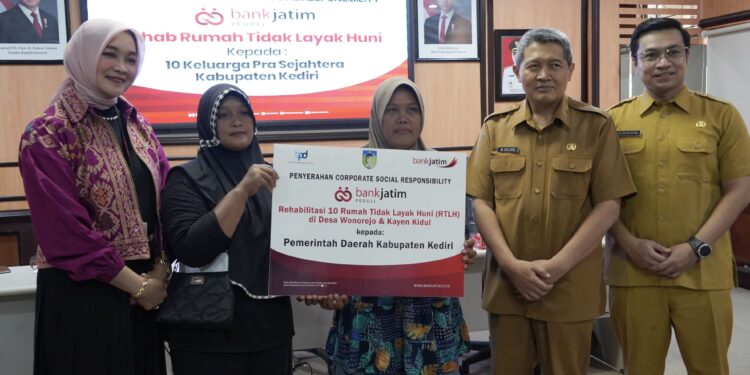 Tingkatkan kesejahteraan masyarakat, Bank Jatim salurkan CSR ke Pemkab Kediri