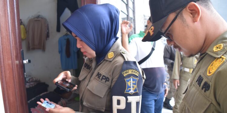 Gelar operasi yustisi, Satpol PP  Surabaya dapati bayi malnutrisi