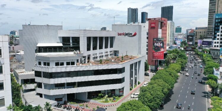 Optimis kinerja 2025, Direksi Bank Jatim kompak borong jutaan lembar saham