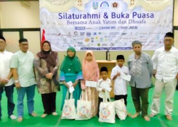 50 anak yatim dan dhuafa nobar dan buka bersama bareng PWI Jatim