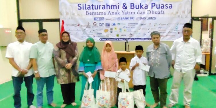 50 anak yatim dan dhuafa nobar dan buka bersama bareng PWI Jatim