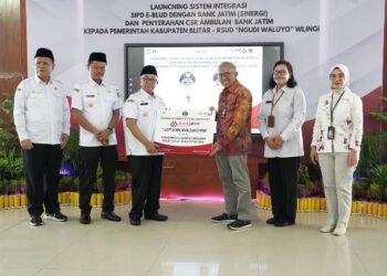 Bank Jatim bersama Pemkab Blitar launching SIPD E-Blud dan serah terima CSR mobil Ambulans