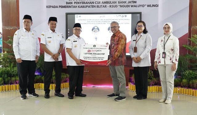 Bank Jatim bersama Pemkab Blitar launching SIPD E-Blud dan serah terima CSR mobil Ambulans