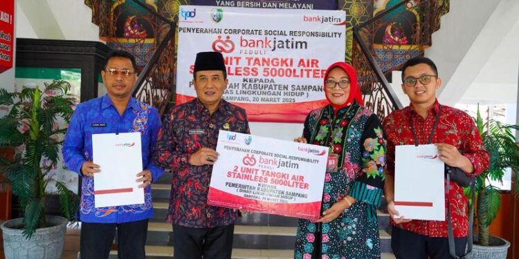 Bank Jatim Serahkan CSR Dua Unit Tangki Air Ke Pemkab Sampang