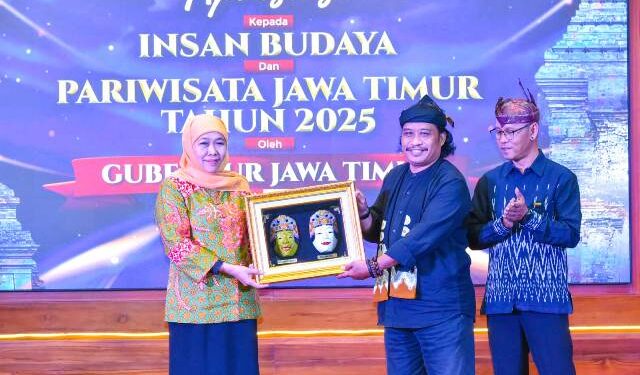 Seribu seniman dan 148 juru pelihara cagar budaya Jatim mendapat apresiasi dan tunjangan dari Gubernur Khofifah