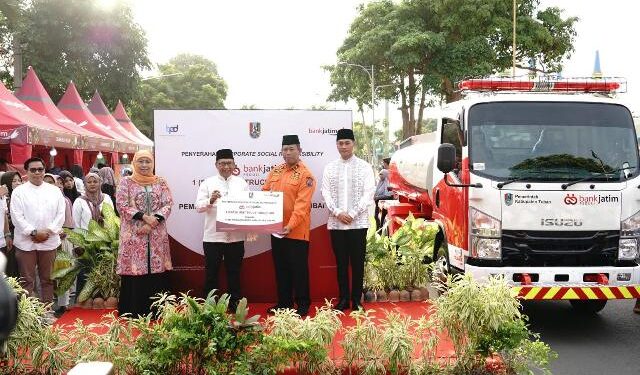 Atasi kekeringan, Bank Jatim serahkan CSR ke Pemkab Tuban