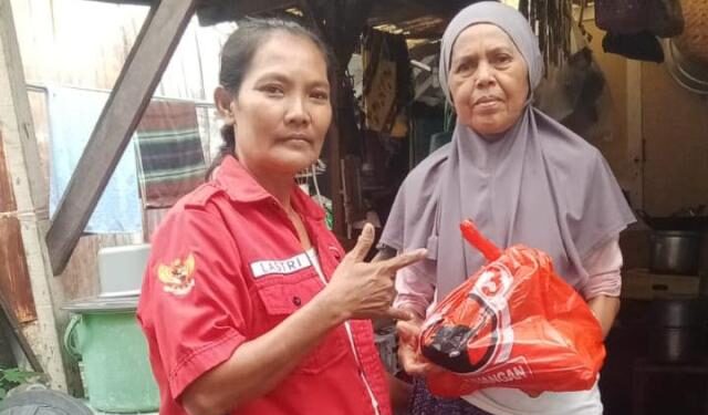 PDIP Surabaya bagikan sembako Ramadan