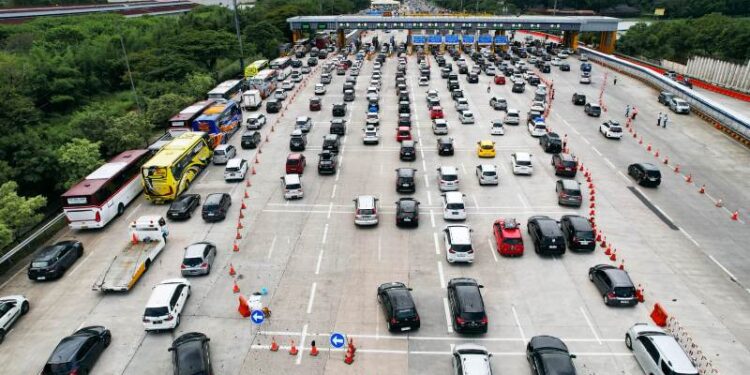 Puncak mudik di H-3: 1,4 juta kendaraan keluar Jabotabek, dominasi ke arah timur