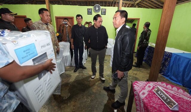 Hadiri pendistribusian logistik PSU Pemilihan Bupati dan Wakil Bupati Magetan Tahun 2024, KPU RI dan Jatim pastikan logistik terdistribusi