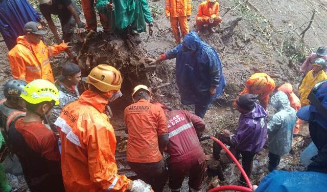 Gubernur Khofifah sampaikan duka mendalam bencana longsor jalur Pacet-Cangar