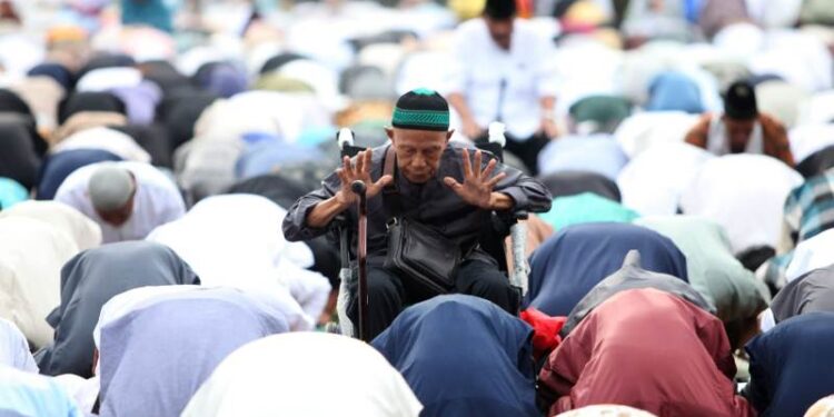 Sholat Idulfitri di Balai Kota Surabaya ramah disabilitas