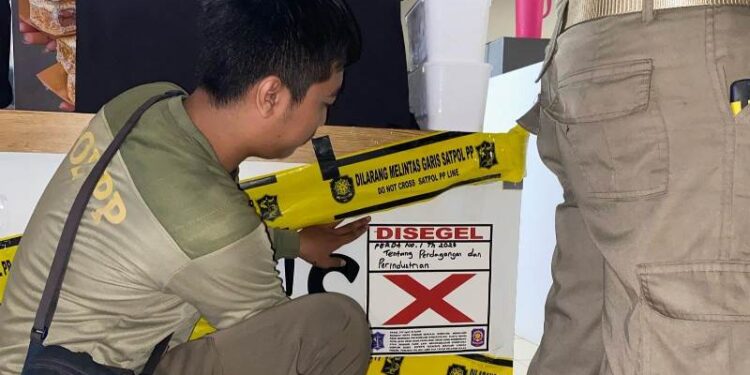 Jual es krim beralkohol hingga 40 persen disegel Satpol PP Surabaya