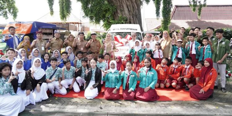 Peduli literasi hingga kesejahteraan masyarakat, Bank Jatim, serahkan CSR ke Pemkab Banyuwangi