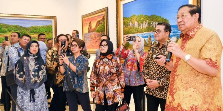 Cikeas Art Galery di datangi KemenEkraf, SBY jelaskan karya lukisnya, musik, puisi hingga novel