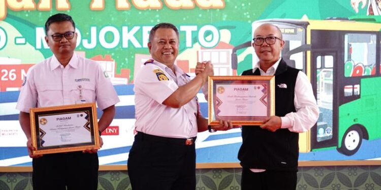 Dukung layanan Non Tunai di Trans Jatim, Bank Jatim raih apresiasi dari Pemprov