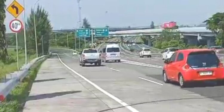 Puluhan ribu kendaraan lintasi tol Gempol-Pasuruan di libur panjang Hari raya Waisak