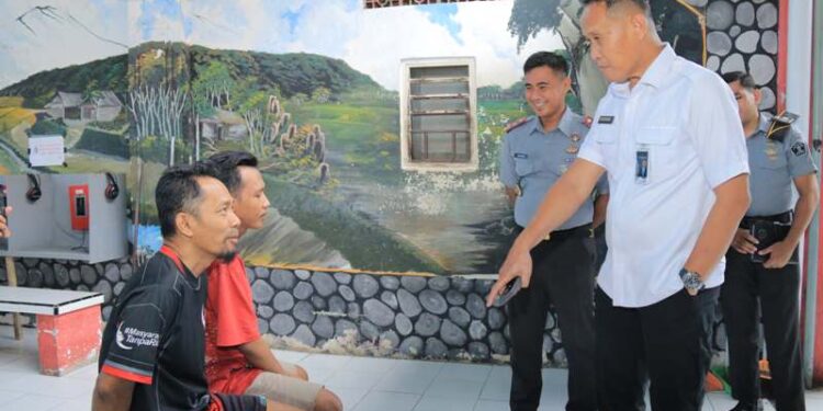 24 Narapidana di Jawa Timur terima remisi khusus Waisak 2025