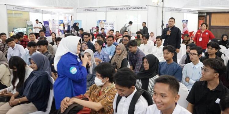 Surabaya Job Fair 2025 diserbu ribuan pencari kerja