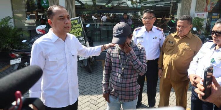 Eri Cahyadi tertibkan Jukir liar di toko modern