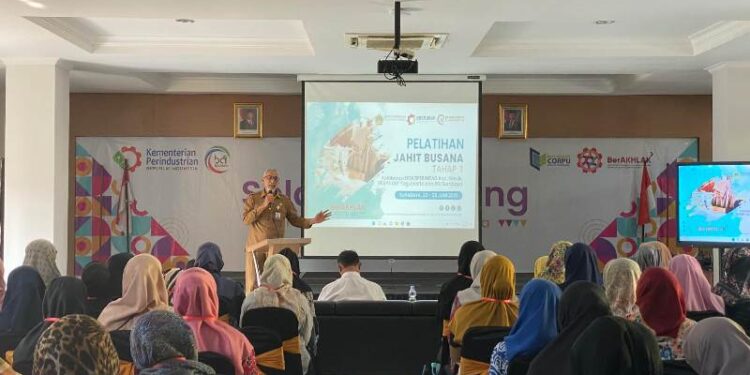 Perkuat industri garmen di Gresik, BDI Surabaya gelar pelatihan jahit busana
