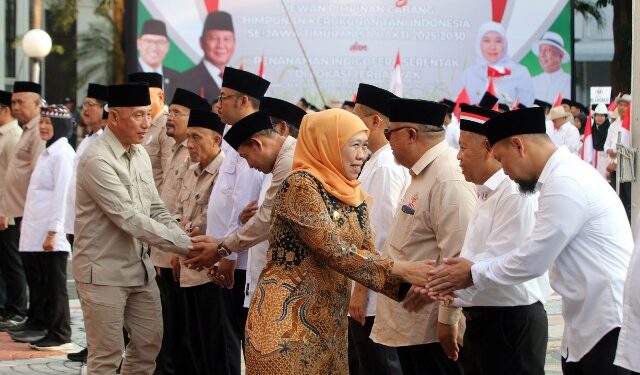 Pelantikan pengurus HKTI Kota/Kab se-Jatim di halaman Kantor Gubernur diwarnai pemecahan rekor Muri