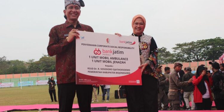 Peduli bidang kesehatan hingga pendidikan, Bank Jatim serahkan CSR ke Pemkab Bojonegoro