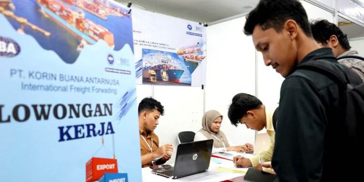 Puluhan ribu pencari kerja serbu aplikasi ASSIK Disperinaker Surabaya