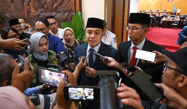 Wali Kota Eri rancang skenario skema hutang bersama DPRD Surabaya